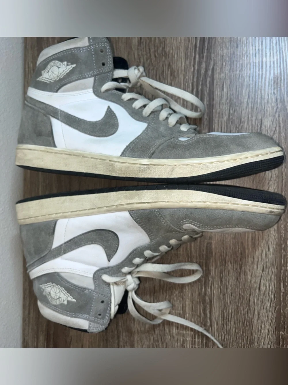 Nike Men’s Suede Gray and White Hi-Top Sneakers 🌵10.5